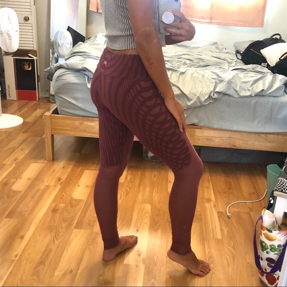 Alo Yoga Leggings - Picture 2 of 4